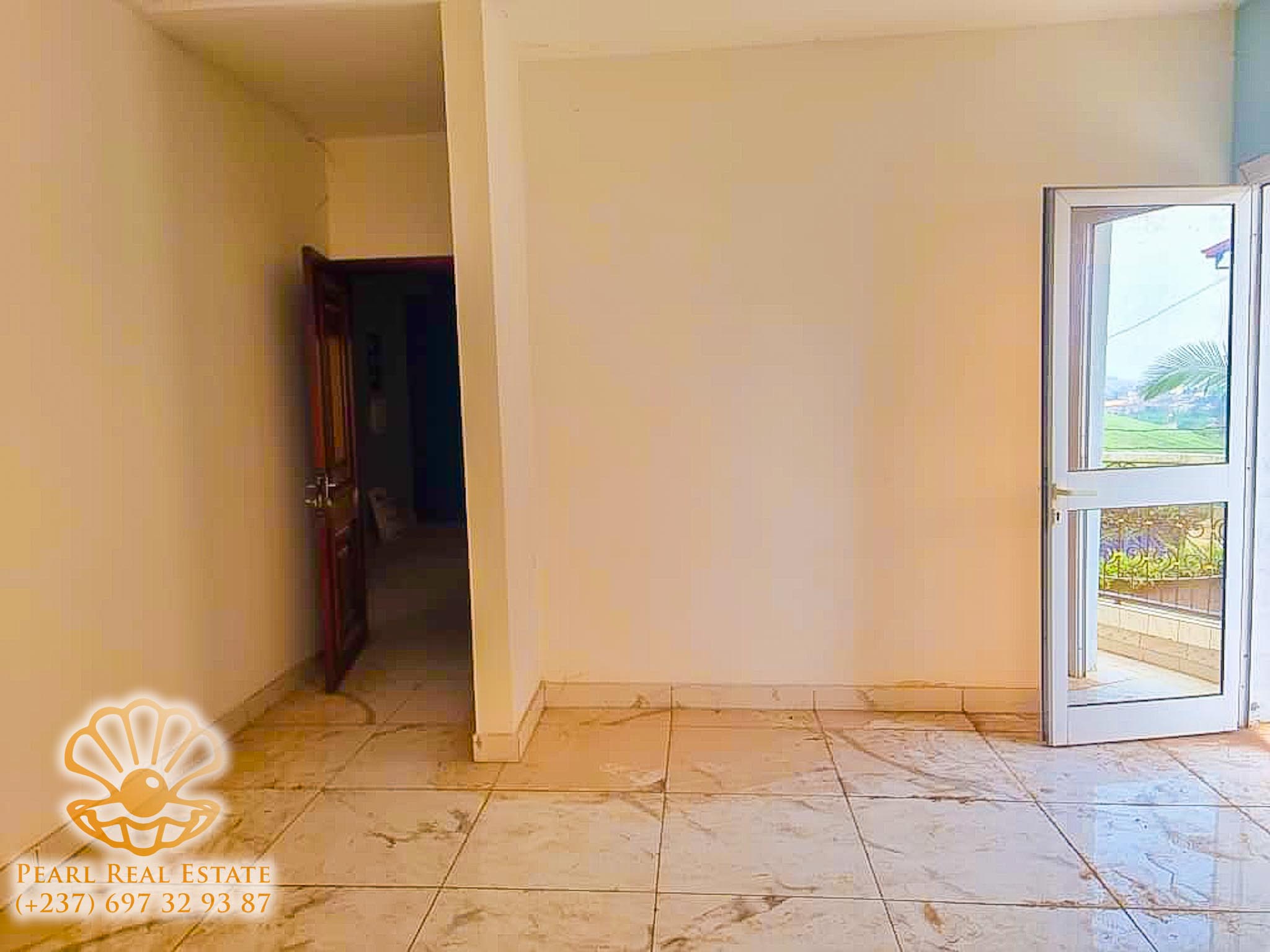 Maison (Villa) à louer - Yaoundé, Bastos, Ambassade de Chine - 1 salon(s), 3 chambre(s), 2 salle(s) de bains - 800 000 FCFA / mois