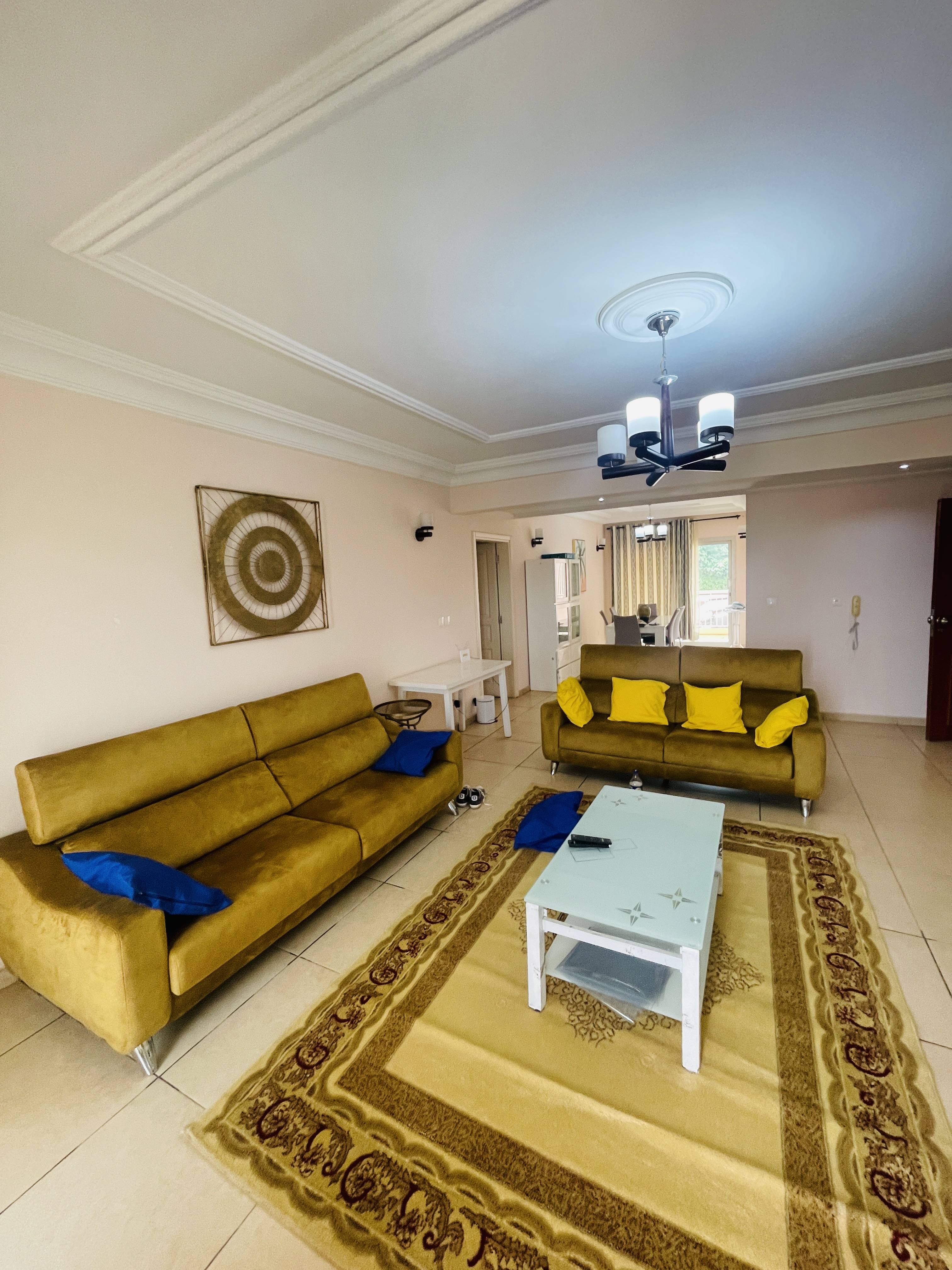 Apartment to rent - Yaoundé, Bastos, Carrefour - 1 living room(s), 3 bedroom(s), 2 bathroom(s) - 1 500 000 FCFA / month