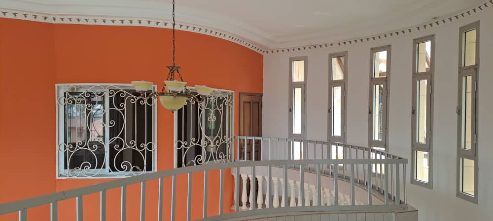 Bureau à louer à Yaoundé, Bastos, Bastos - 1000 m2 - 2 000 000 FCFA