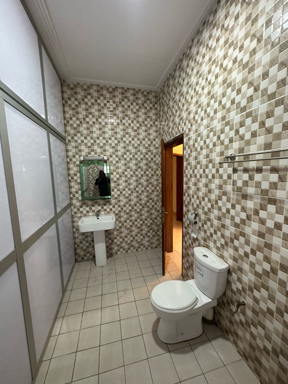 Office to rent at Yaoundé, Bastos, Bastos - 800 m2 - 3 000 000 FCFA