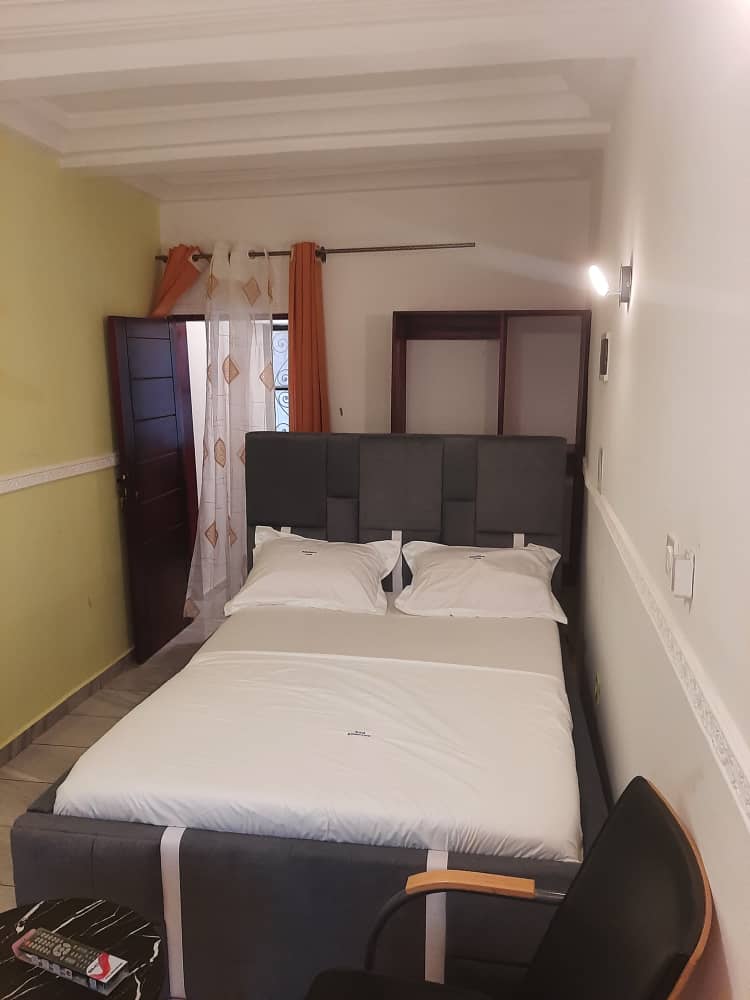 Studio to rent - Yaoundé, Odza, Auberge Bleu - 15 000 FCFA / month