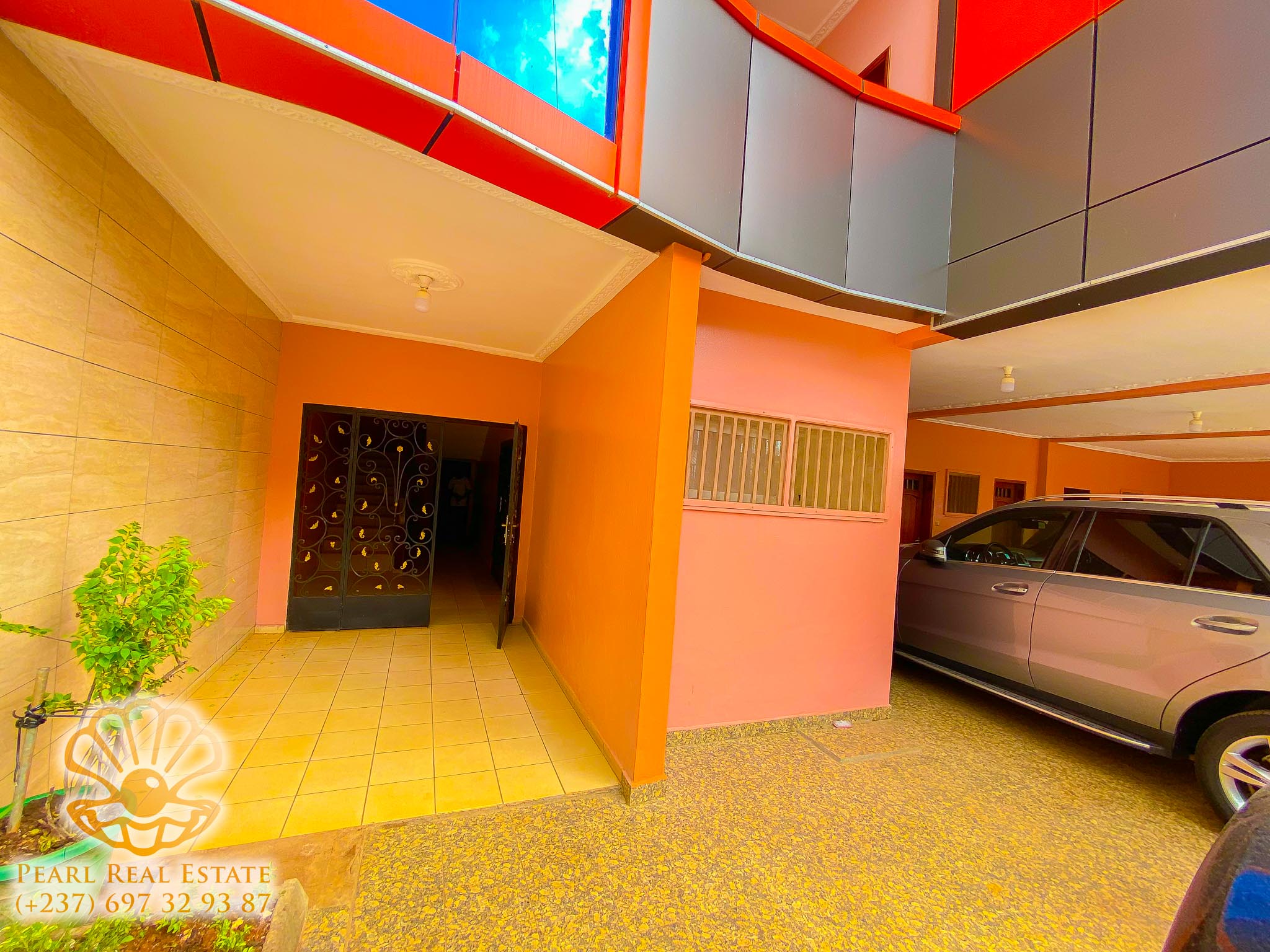 Apartment to rent - Yaoundé, Bastos, Dragages - 1 living room(s), 3 bedroom(s), 2 bathroom(s) - 600 000 FCFA / month