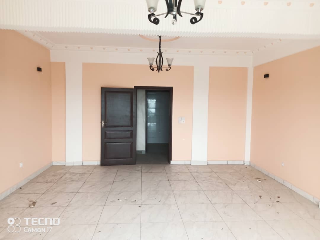 Apartment to rent - Douala, Makepe, MAKEPE - 1 living room(s), 2 bedroom(s), 1 bathroom(s) - 250 000 FCFA / month