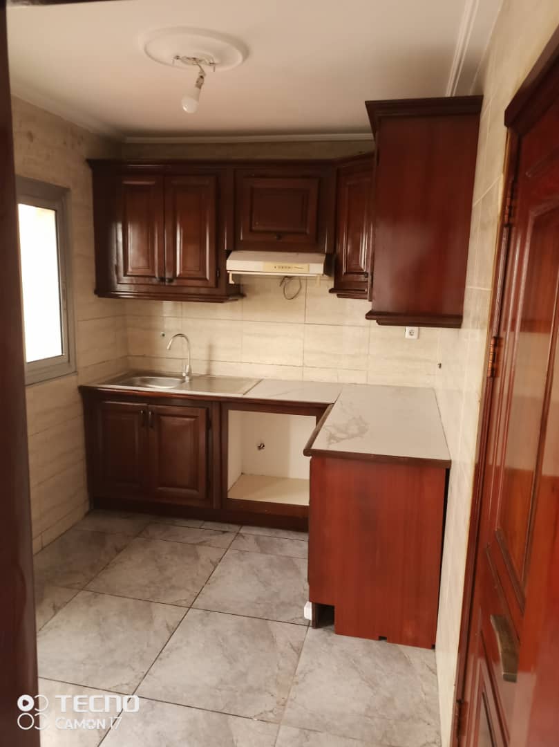 Apartment to rent - Douala, Akwa I, AKWA - 1 living room(s), 2 bedroom(s), 1 bathroom(s) - 350 000 FCFA / month