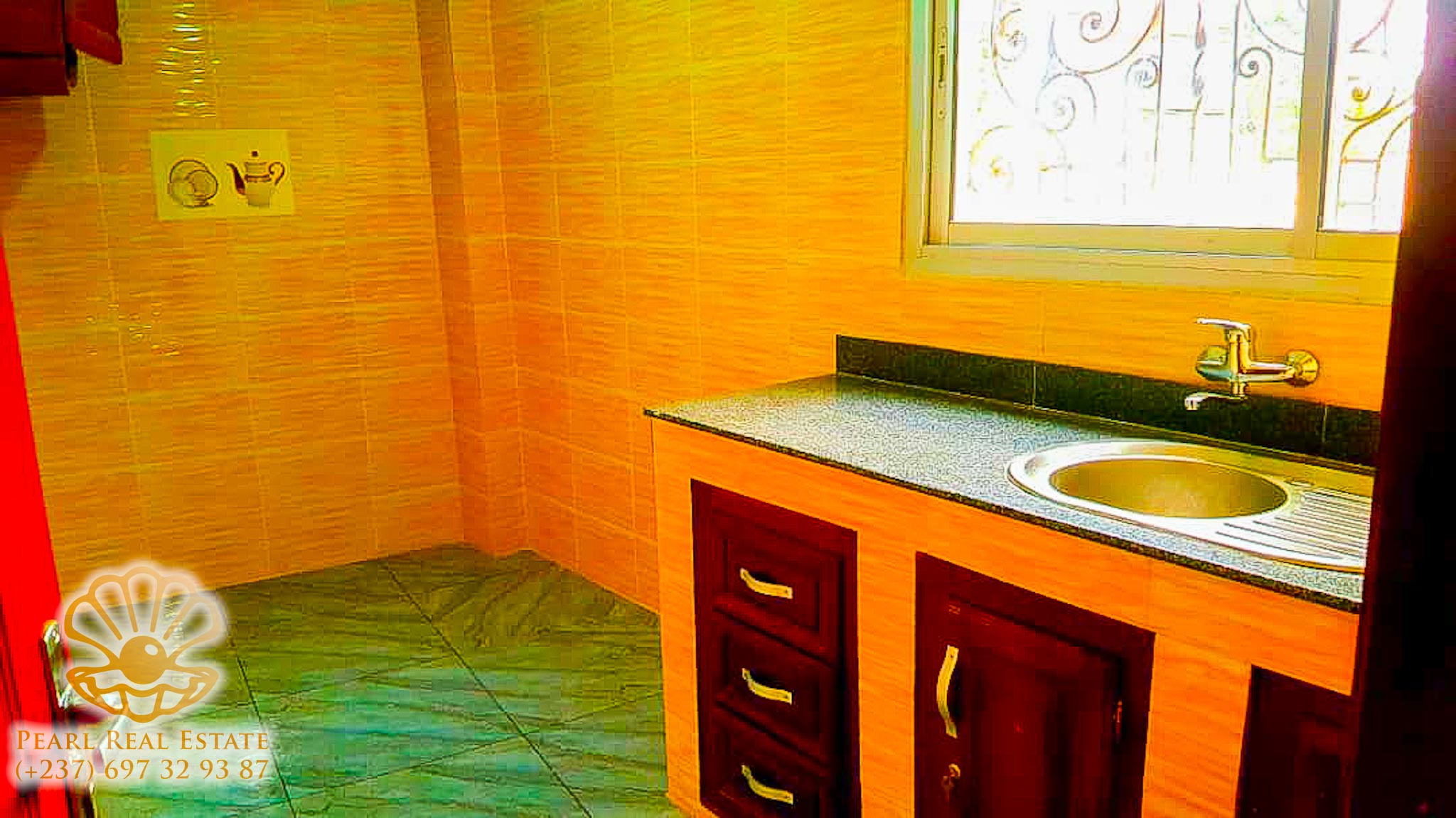 Apartment to rent - Yaoundé, Mfandena, Omnisports - 1 living room(s), 2 bedroom(s), 2 bathroom(s) - 400 000 FCFA / month