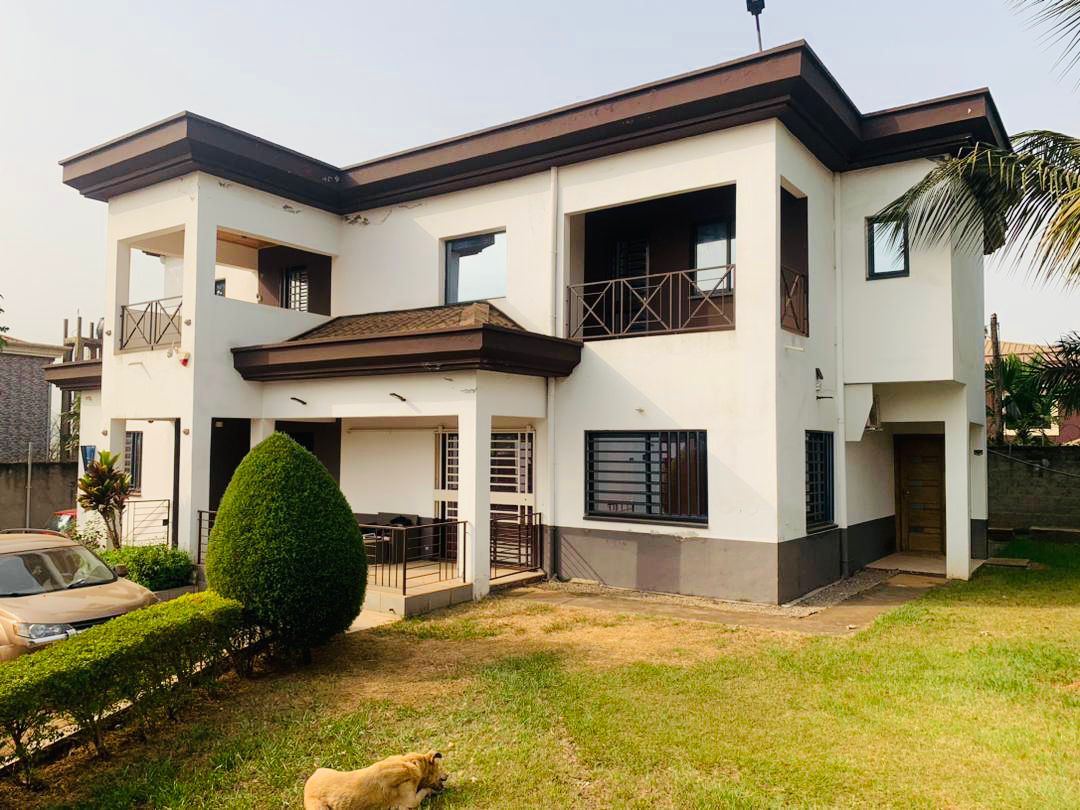 House (Villa) for sale - Yaoundé, Abome, Mehanda - 2 living room(s), 4 bedroom(s), 4 bathroom(s) - 198 000 000 FCFA / month