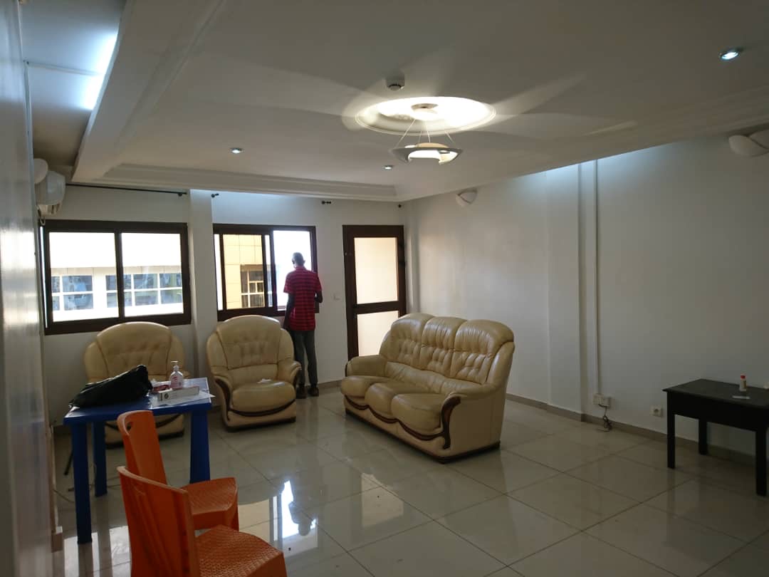 Apartment to rent - Yaoundé, Bastos, Local - 1 living room(s), 3 bedroom(s), 3 bathroom(s) - 750 000 FCFA / month