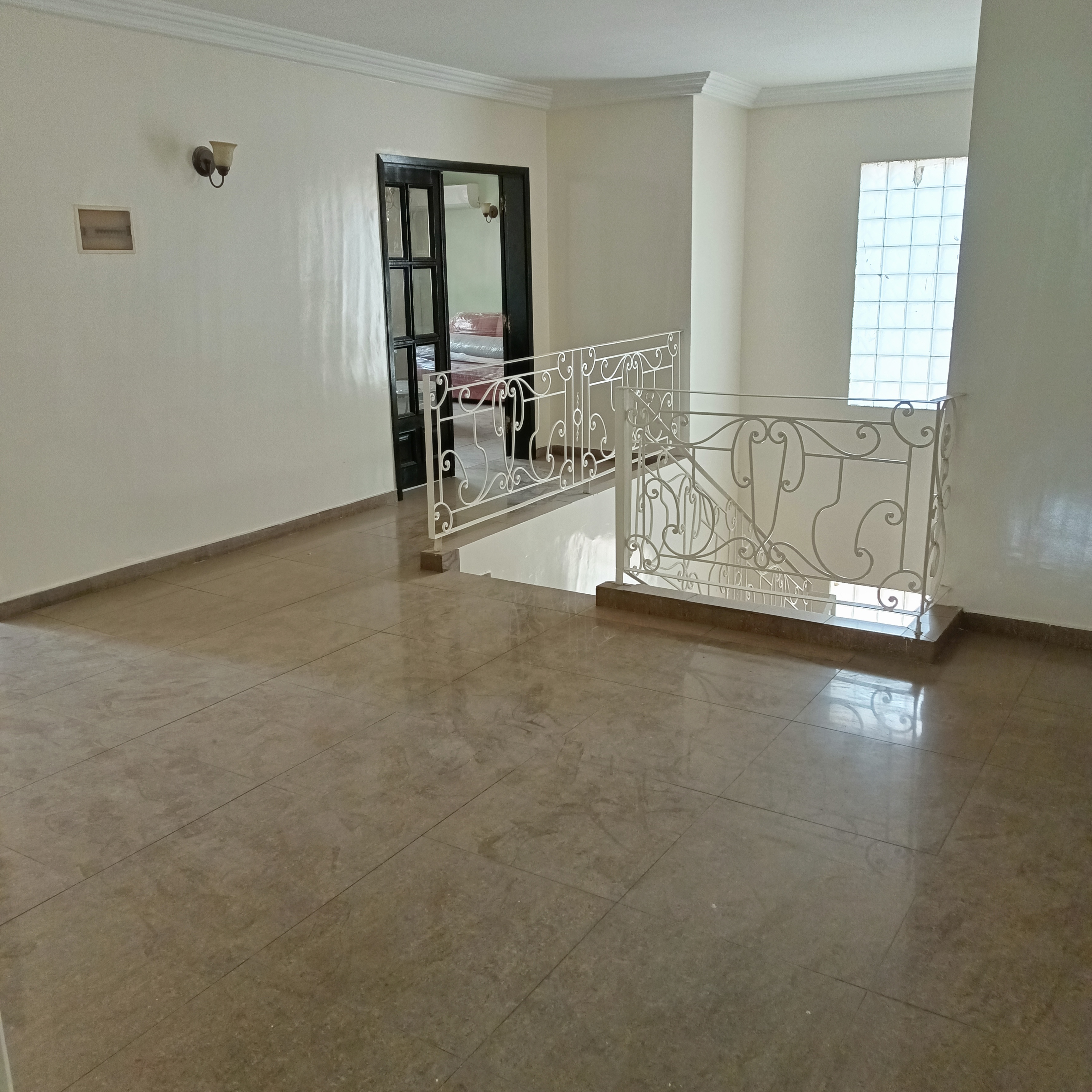 Office to rent at Yaoundé, Bastos, Bastos - 500 m2 - 2 500 000 FCFA