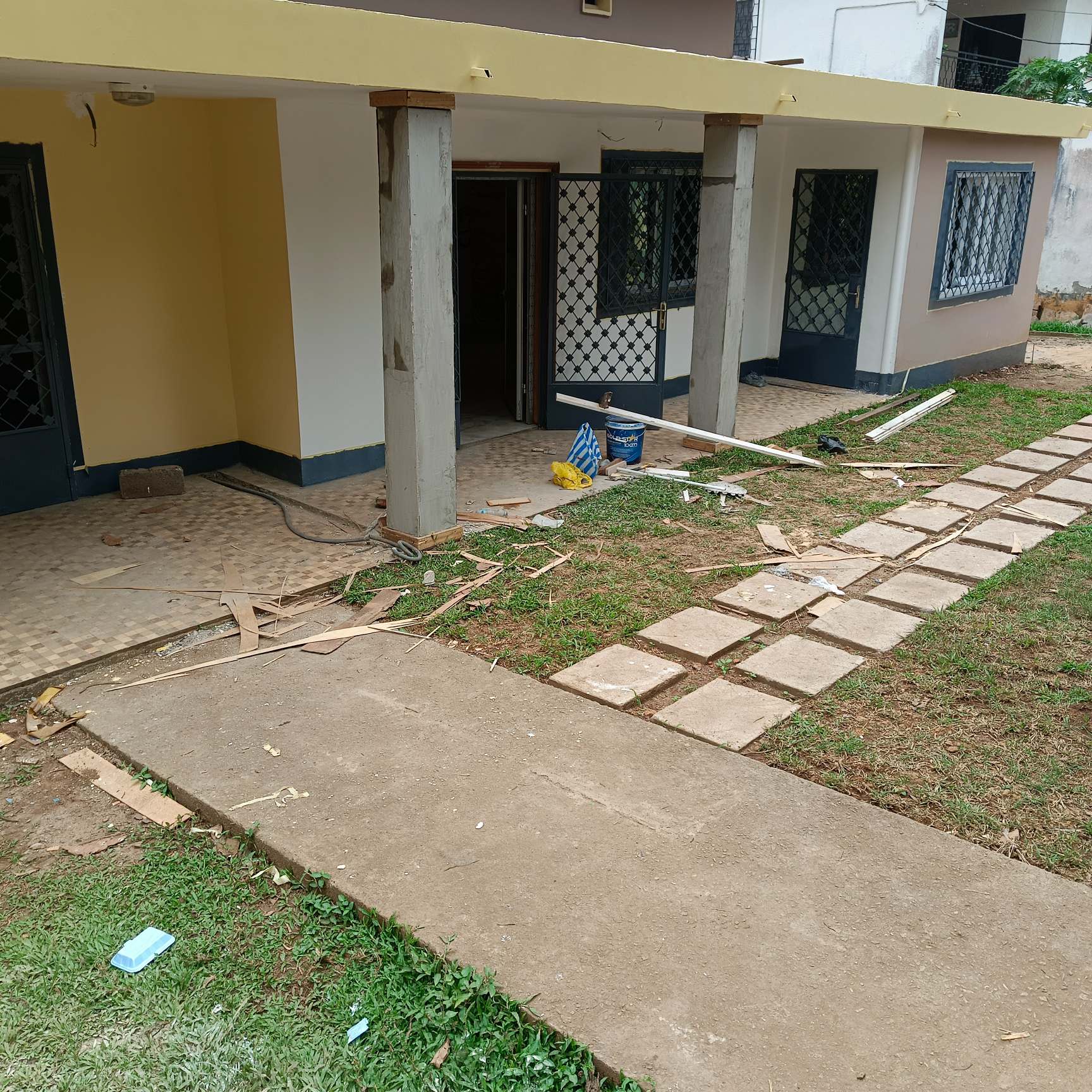 Bureau à louer à Yaoundé, Bastos, Bastos - 500 m2 - 1 500 000 FCFA