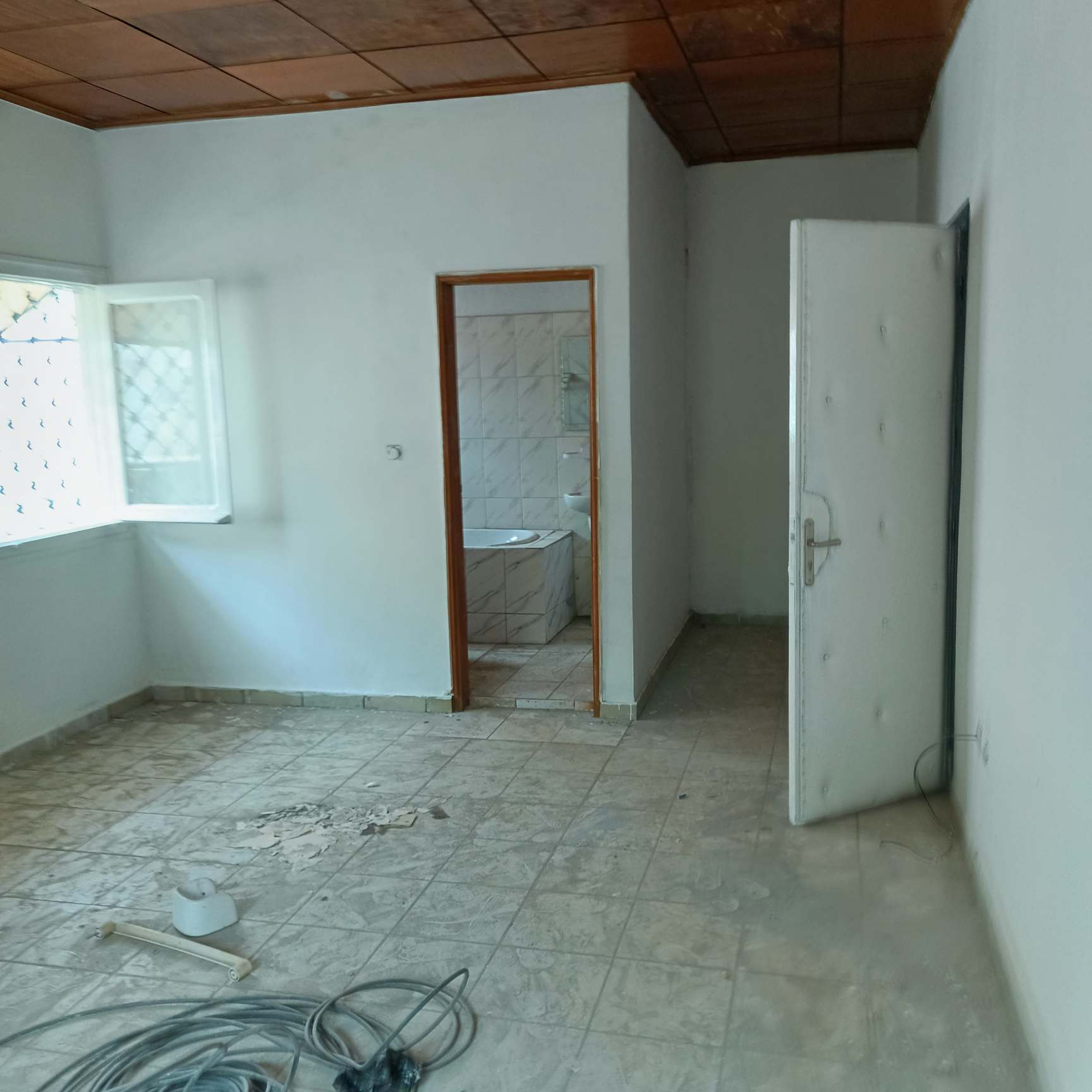 Bureau à louer à Yaoundé, Bastos, Bastos - 500 m2 - 1 500 000 FCFA