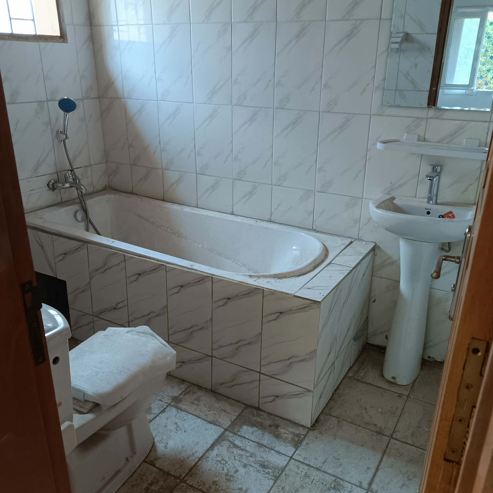 Bureau à louer à Yaoundé, Bastos, Bastos - 500 m2 - 1 500 000 FCFA