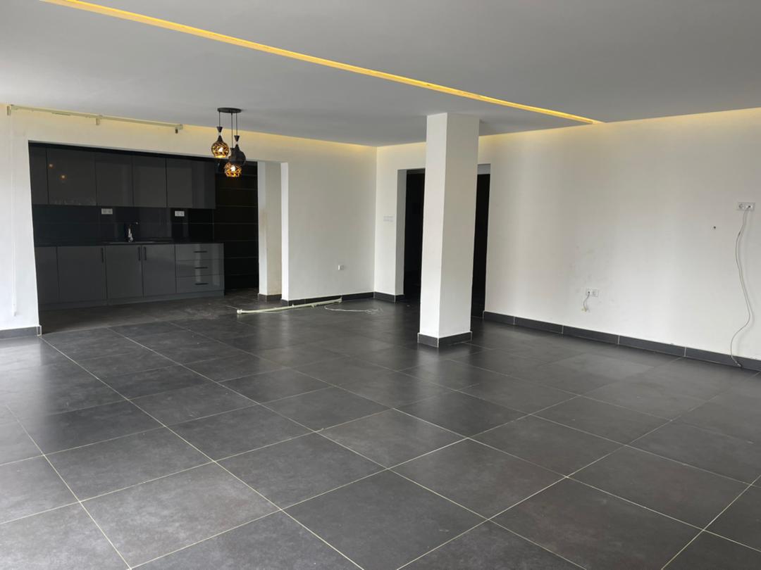 Apartment to rent - Yaoundé, Bastos, Golf - 1 living room(s), 3 bedroom(s), 4 bathroom(s) - 1 500 000 FCFA / month