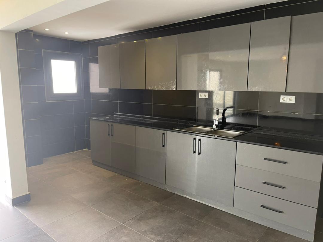 Apartment to rent - Yaoundé, Bastos, Golf - 1 living room(s), 3 bedroom(s), 4 bathroom(s) - 1 500 000 FCFA / month