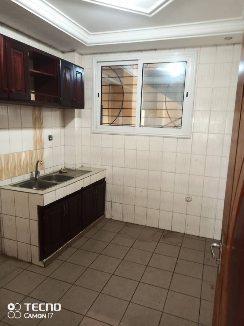 Apartment to rent - Douala, Bonapriso, BONAPRISO - 1 living room(s), 2 bedroom(s), 1 bathroom(s) - 350 000 FCFA / month