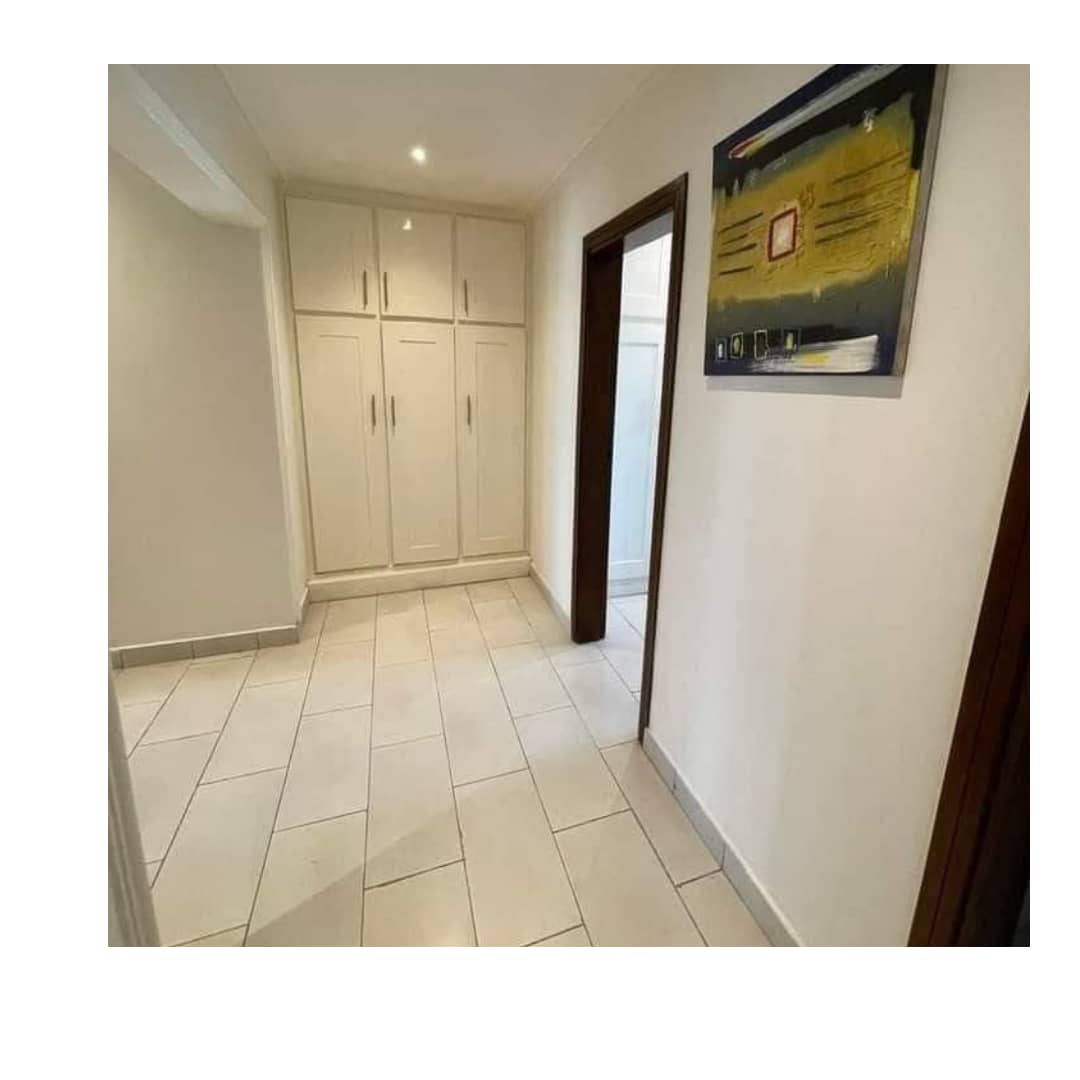 Apartment to rent - Douala, Akwa I, Avenue de gaulle - 1 living room(s), 3 bedroom(s), 2 bathroom(s) - 1 250 000 FCFA / month