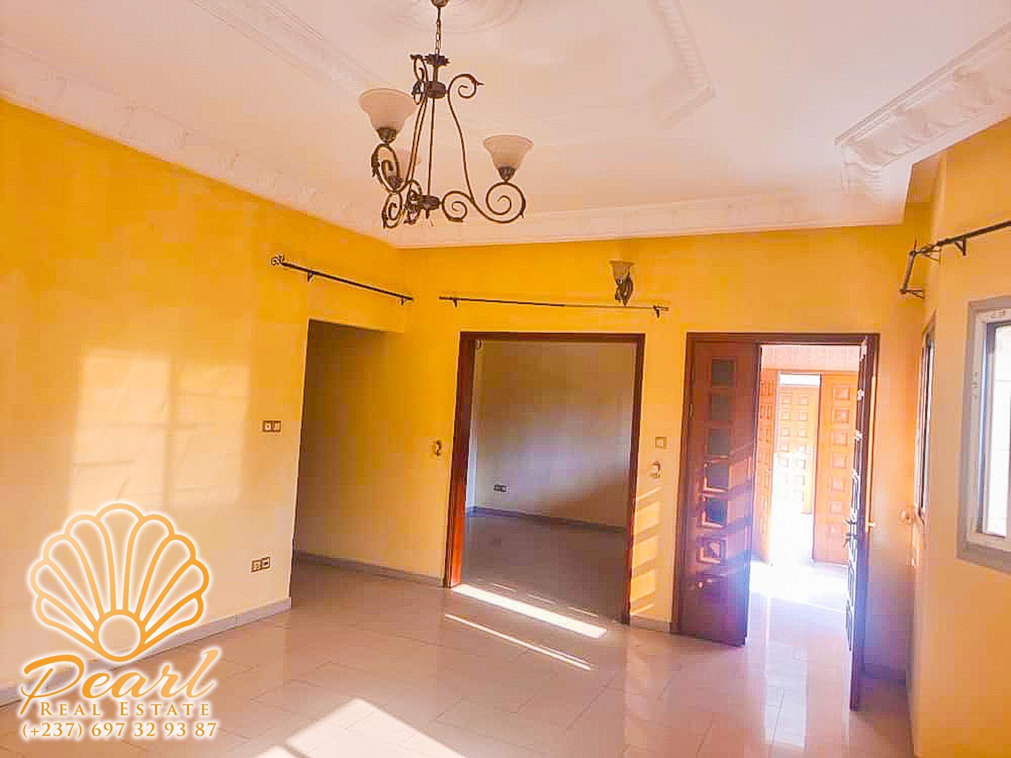 House (Duplex) to rent - Yaoundé, Bastos, Ambassade de Chine - 3 living room(s), 7 bedroom(s), 6 bathroom(s) - 2 000 000 FCFA / month