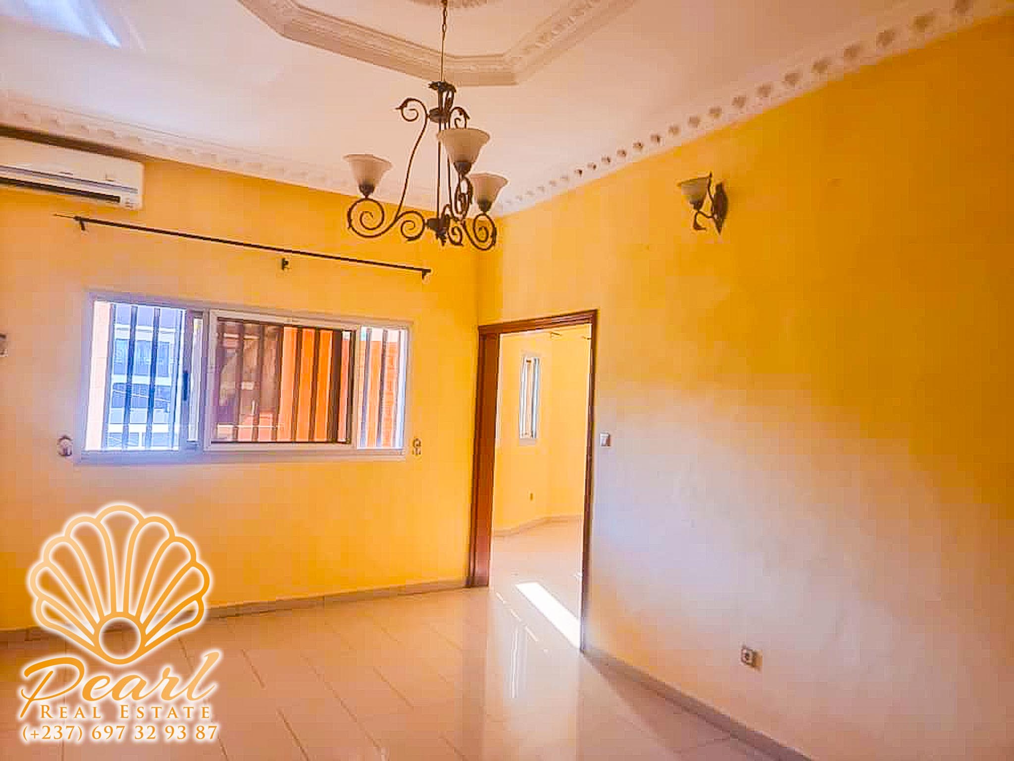Maison (Duplex) à louer - Yaoundé, Bastos, Ambassade de Chine - 3 salon(s), 7 chambre(s), 6 salle(s) de bains - 2 000 000 FCFA / mois