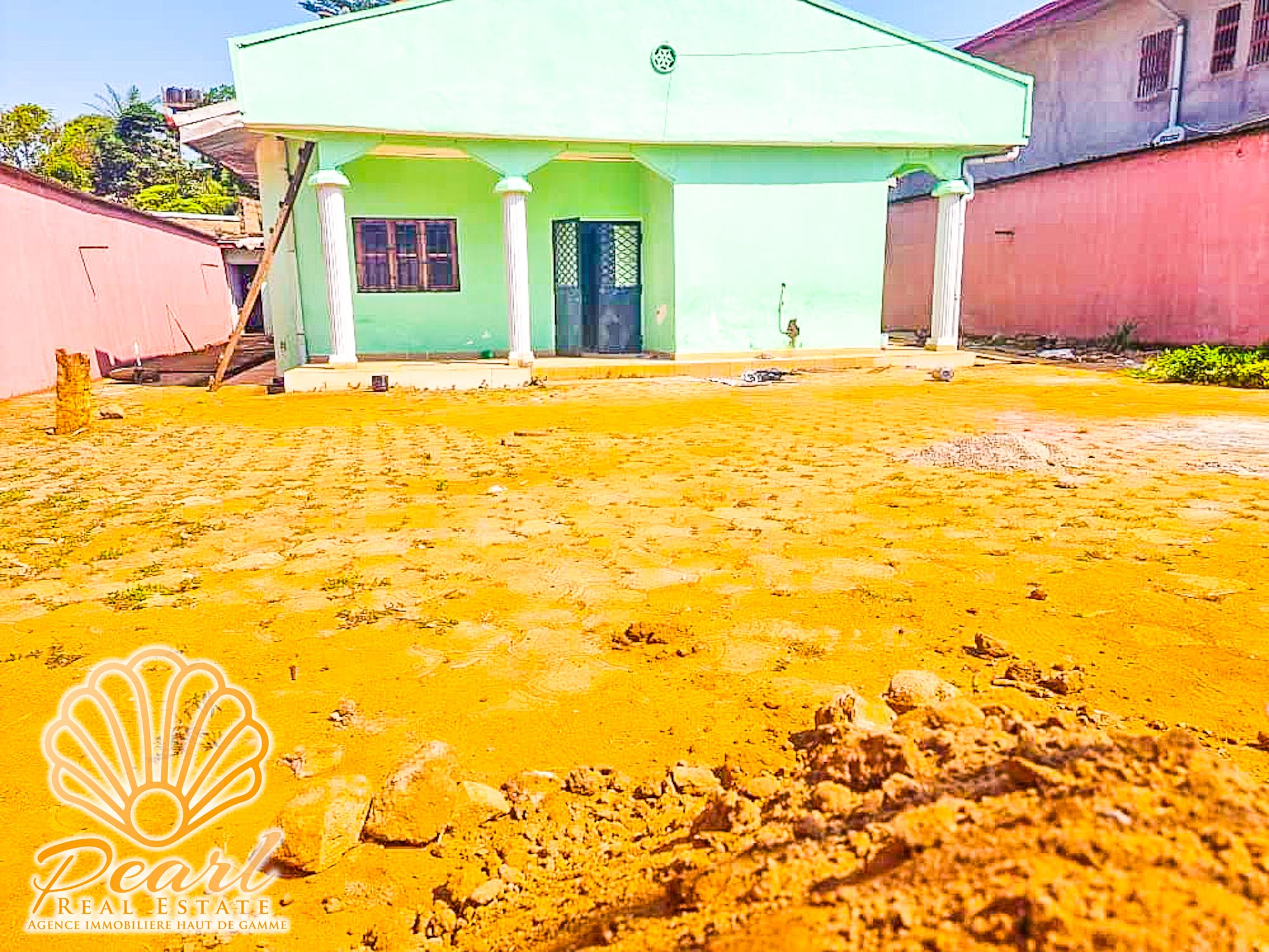 Maison (Villa) à louer - Yaoundé, Emana, Pont Emana - 1 salon(s), 3 chambre(s), 3 salle(s) de bains - 300 000 FCFA / mois