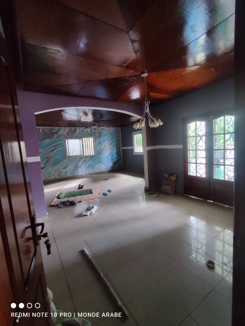 Maison (Villa) à louer - Douala, Logpom, H - 1 salon(s), 3 chambre(s), 2 salle(s) de bains - 250 000 FCFA / mois