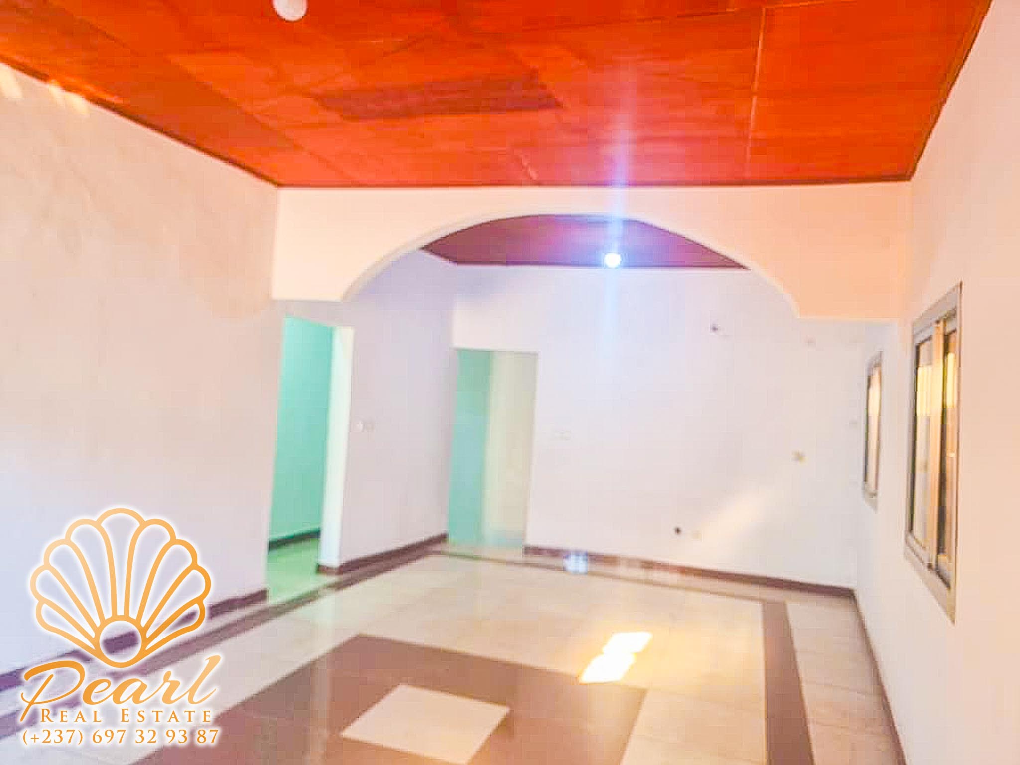 Maison (Villa) à louer - Yaoundé, Eleveur, Fougerolles - 1 salon(s), 4 chambre(s), 4 salle(s) de bains - 300 000 FCFA / mois