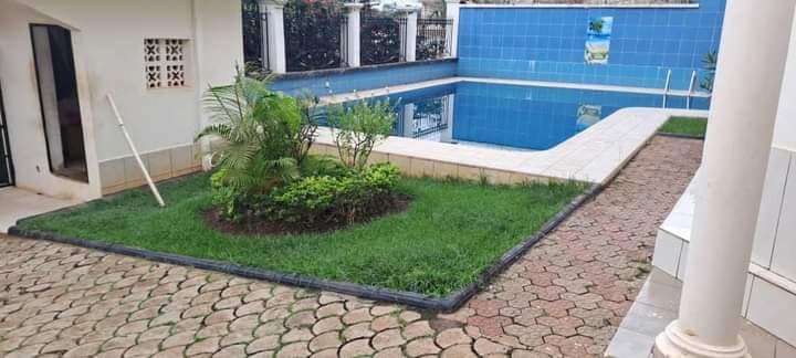 House (Duplex) to rent - Yaoundé, Bastos, bastos - 2 living room(s), 4 bedroom(s), 3 bathroom(s) - 2 500 000 FCFA / month