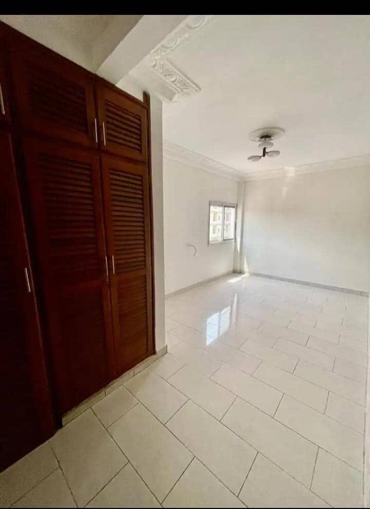 Appartement à louer - Yaoundé, Bastos, bastos - 1 salon(s), 2 chambre(s), 3 salle(s) de bains - 300 000 FCFA / mois
