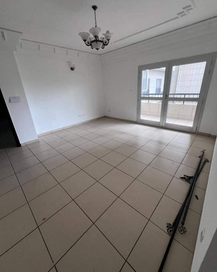 Studio to rent - Douala, Bonapriso, H - 400 000 FCFA / month