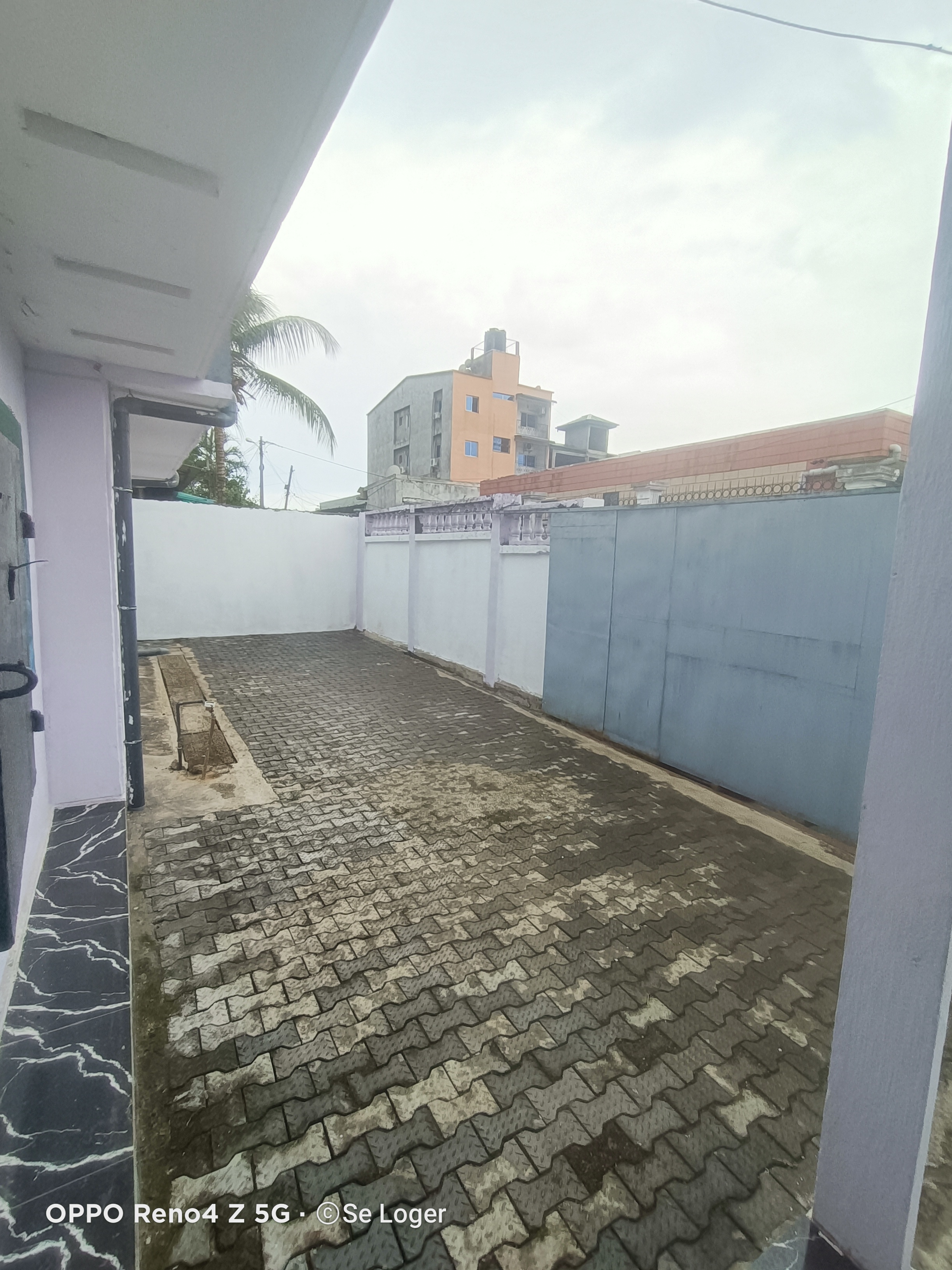 Maison (Villa) à louer - Douala, Kotto, H - 1 salon(s), 4 chambre(s), 3 salle(s) de bains - 250 000 FCFA / mois