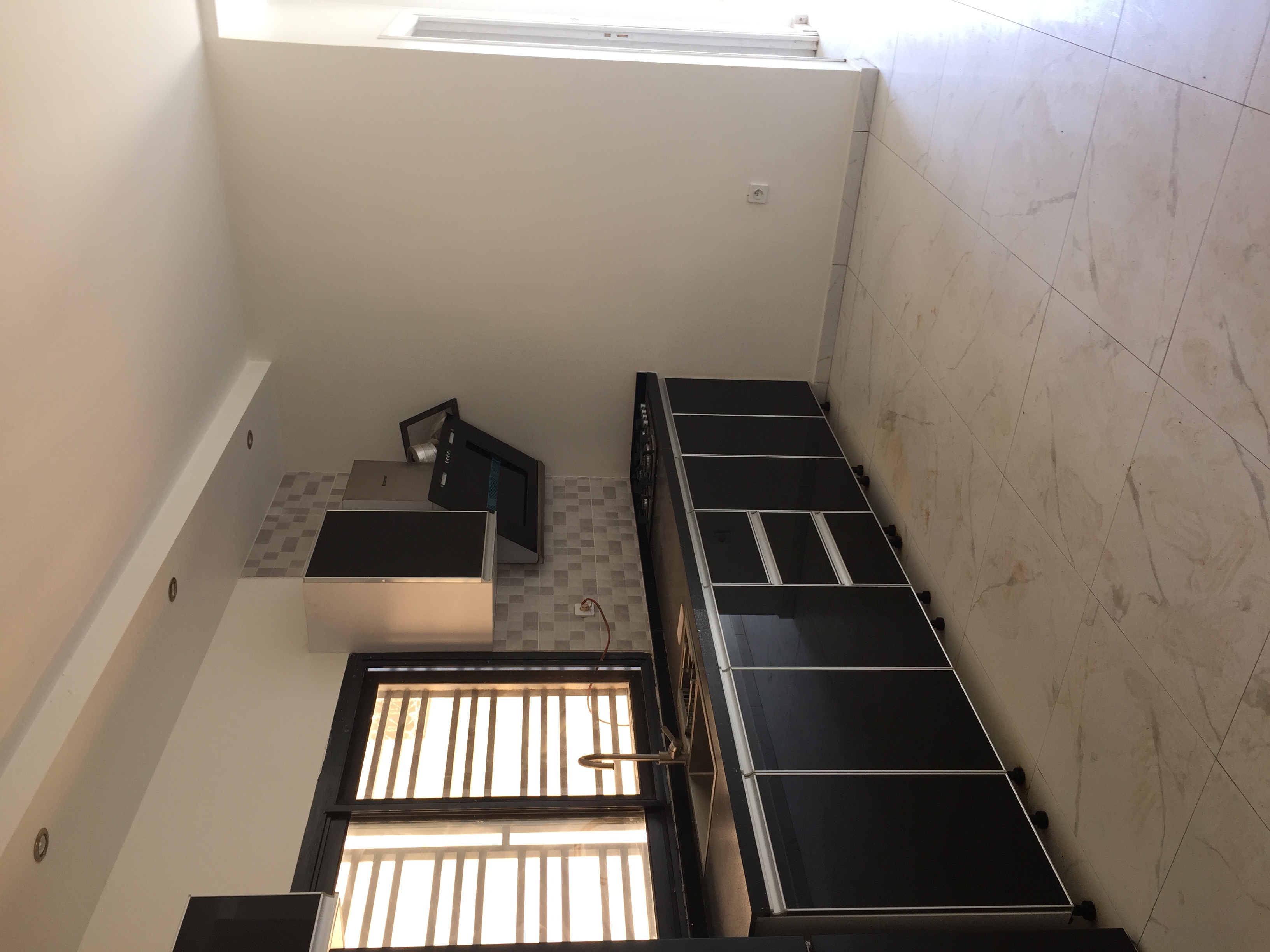 Maison (Duplex) à vendre - Yaoundé, Olembe, Derrière stade - 1 salon(s), 4 chambre(s), 4 salle(s) de bains - 100 000 000 FCFA