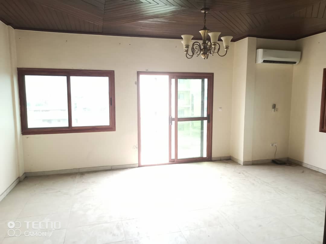 Apartment to rent - Douala, Ndogbong, Ndogbong - 1 living room(s), 2 bedroom(s), 1 bathroom(s) - 250 000 FCFA / month