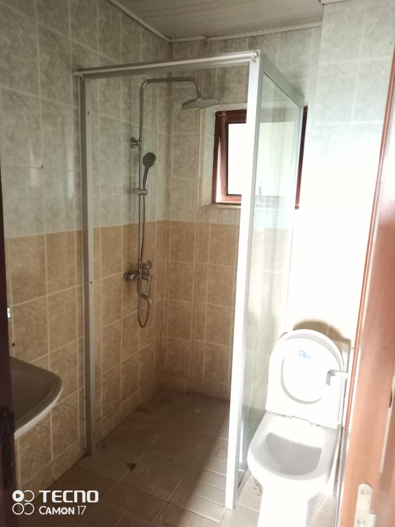 Apartment to rent - Douala, Ndogbong, Ndogbong - 1 living room(s), 2 bedroom(s), 1 bathroom(s) - 250 000 FCFA / month