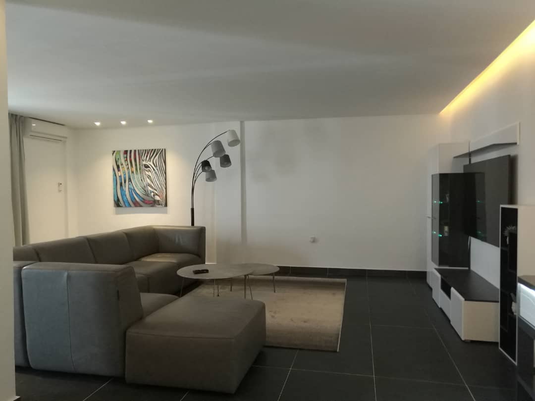 Apartment to rent - Yaoundé, Bastos, Golf - 1 living room(s), 3 bedroom(s), 4 bathroom(s) - 2 000 000 FCFA / month