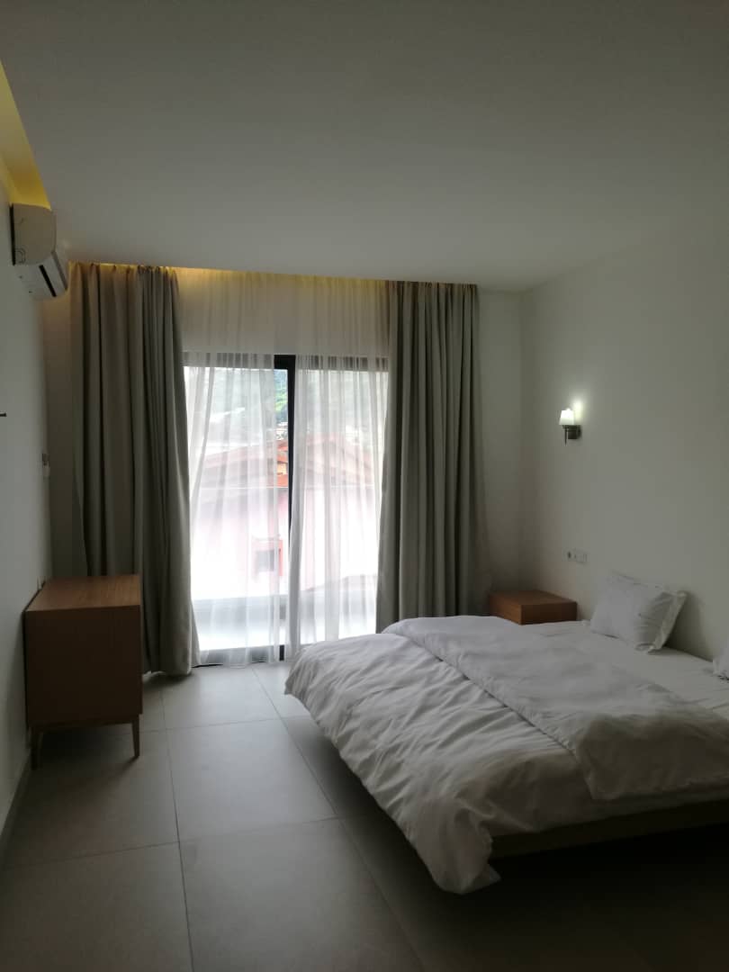 Apartment to rent - Yaoundé, Bastos, Golf - 1 living room(s), 3 bedroom(s), 4 bathroom(s) - 2 000 000 FCFA / month