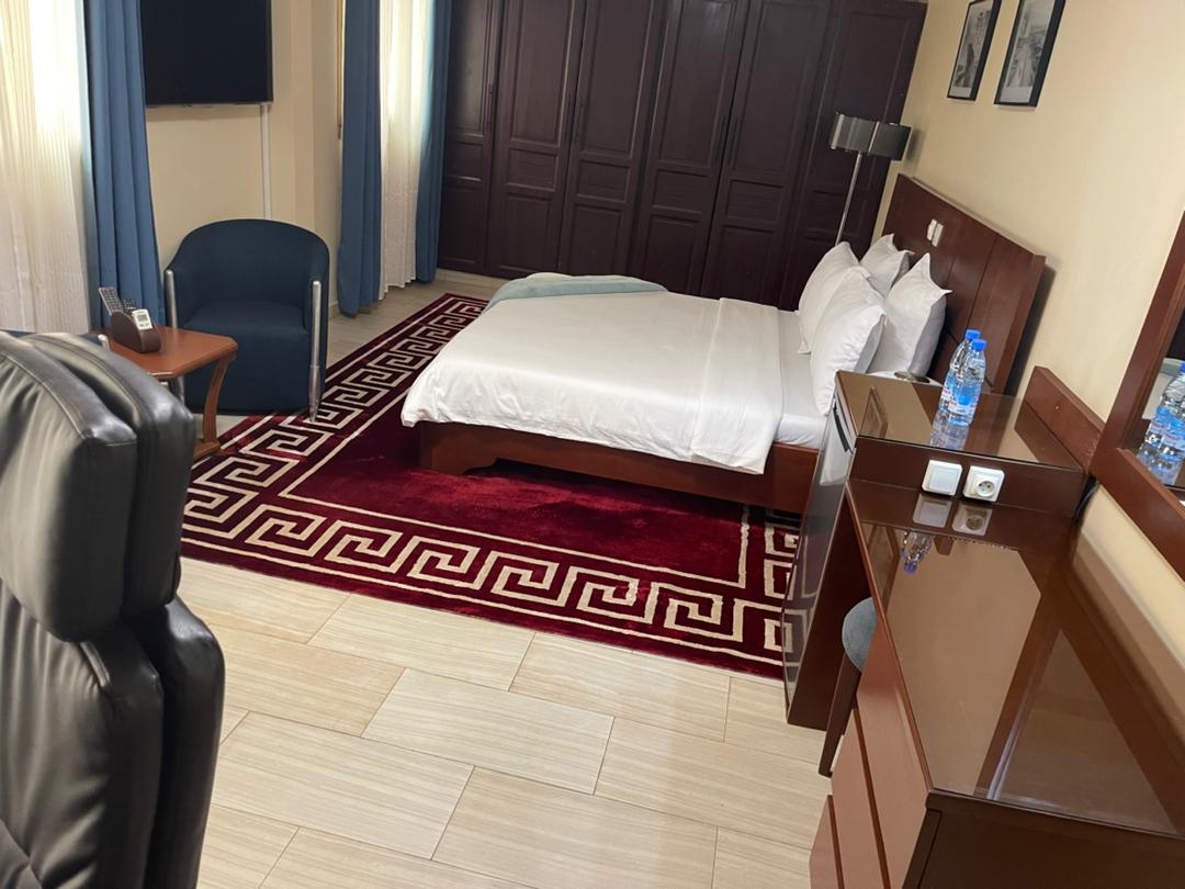 Apartment to rent - Yaoundé, Bastos, Bastos - 1 living room(s), 3 bedroom(s), 4 bathroom(s) - 2 500 000 FCFA / month