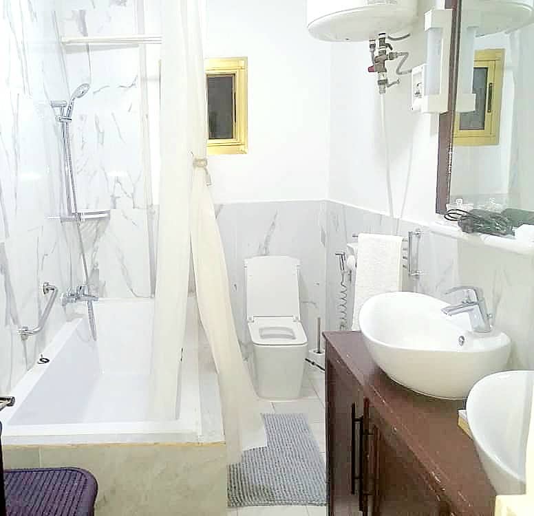 Apartment to rent - Yaoundé, Bastos, Bastos - 1 living room(s), 3 bedroom(s), 4 bathroom(s) - 2 500 000 FCFA / month