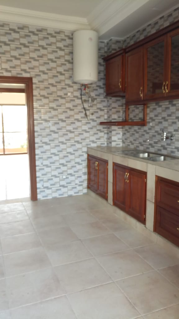 Apartment to rent - Yaoundé, Bastos, Bastos - 1 living room(s), 3 bedroom(s), 3 bathroom(s) - 850 000 FCFA / month