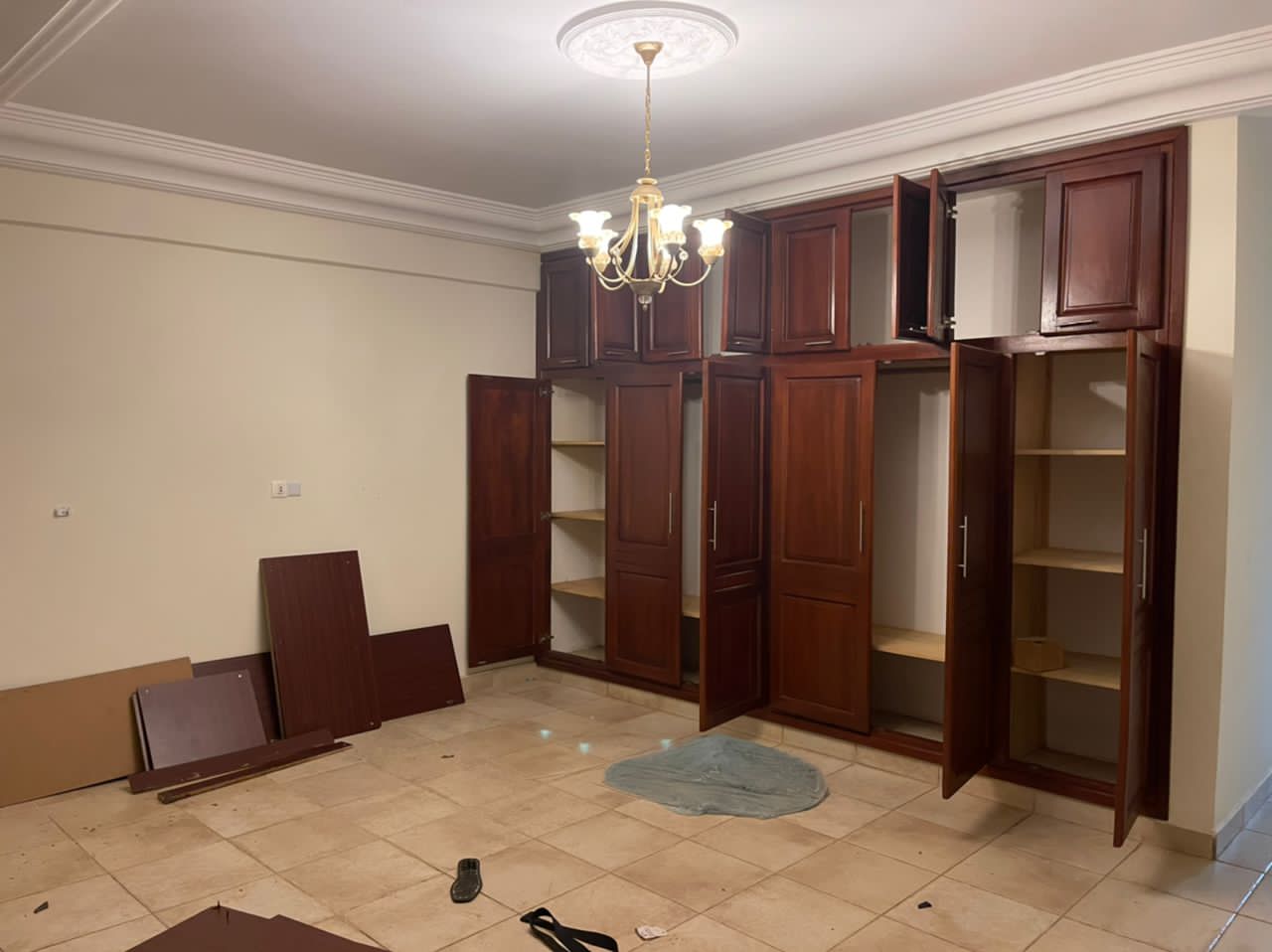 Apartment to rent - Yaoundé, Bastos, Bastos - 1 living room(s), 3 bedroom(s), 3 bathroom(s) - 850 000 FCFA / month