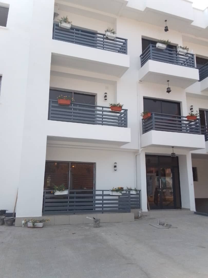 Apartment to rent - Yaoundé, Bastos, Golf vers parcours vitæ - 1 living room(s), 1 bedroom(s), 2 bathroom(s) - 350 000 FCFA / month