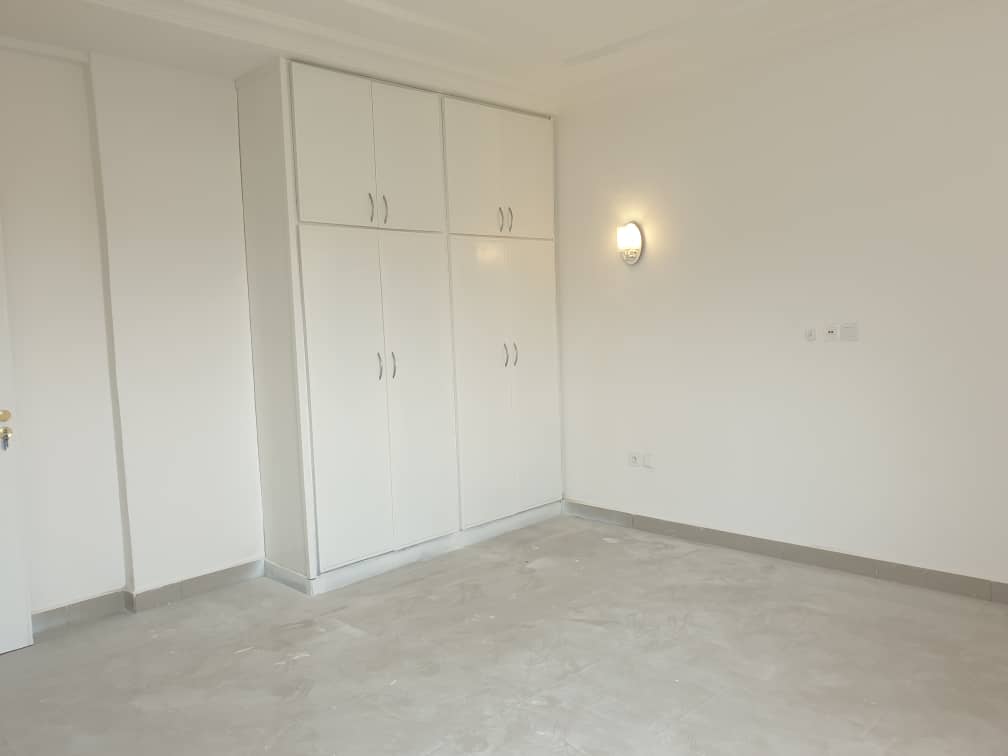 Apartment to rent - Yaoundé, Bastos, Golf vers parcours vitæ - 1 living room(s), 1 bedroom(s), 2 bathroom(s) - 350 000 FCFA / month