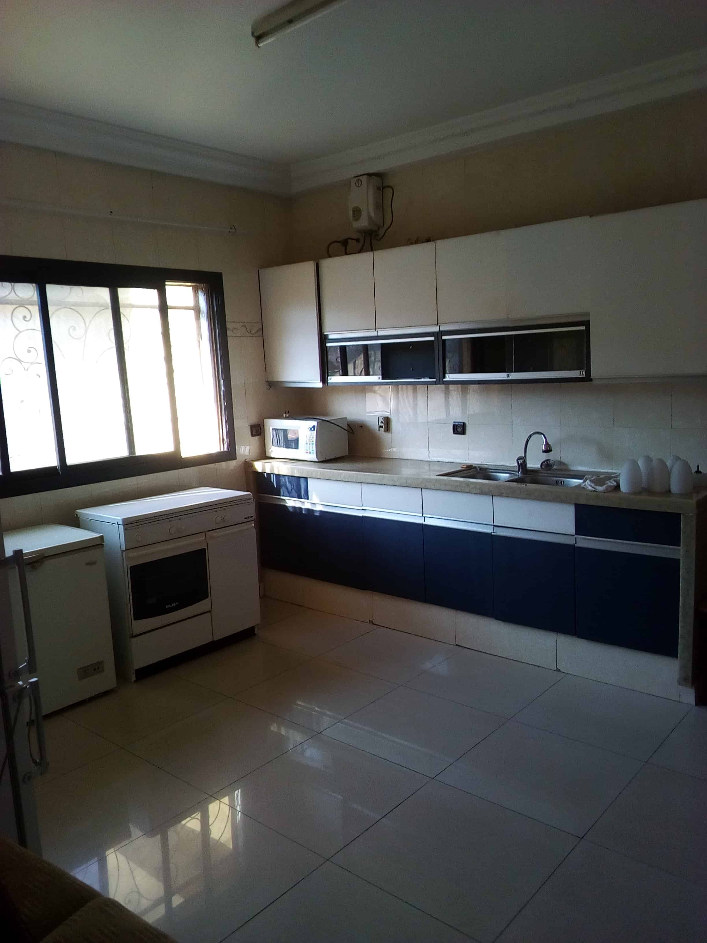 Apartment to rent - Yaoundé, Bastos, Bastos - 1 living room(s), 3 bedroom(s), 4 bathroom(s) - 1 200 000 FCFA / month