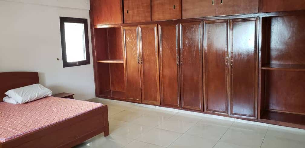 Apartment to rent - Yaoundé, Bastos, Bastos - 1 living room(s), 3 bedroom(s), 4 bathroom(s) - 1 200 000 FCFA / month