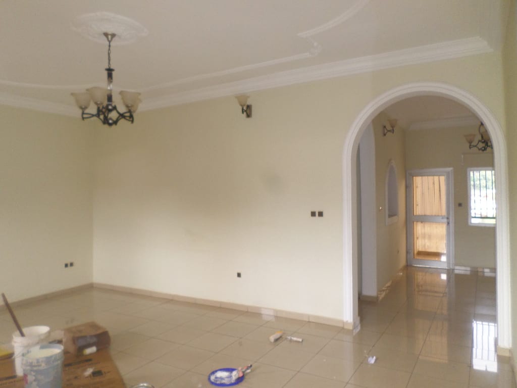 Apartment to rent - Yaoundé, Bastos, Bastos - 1 living room(s), 3 bedroom(s), 4 bathroom(s) - 600 000 FCFA / month