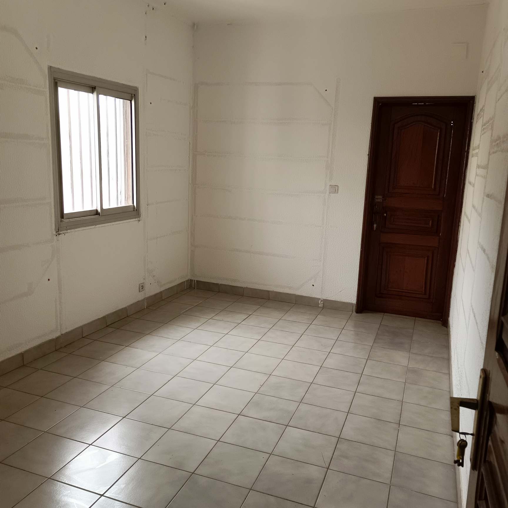 Bureau à louer à Yaoundé, Bastos, Dragage - 1000 m2 - 2 000 000 FCFA