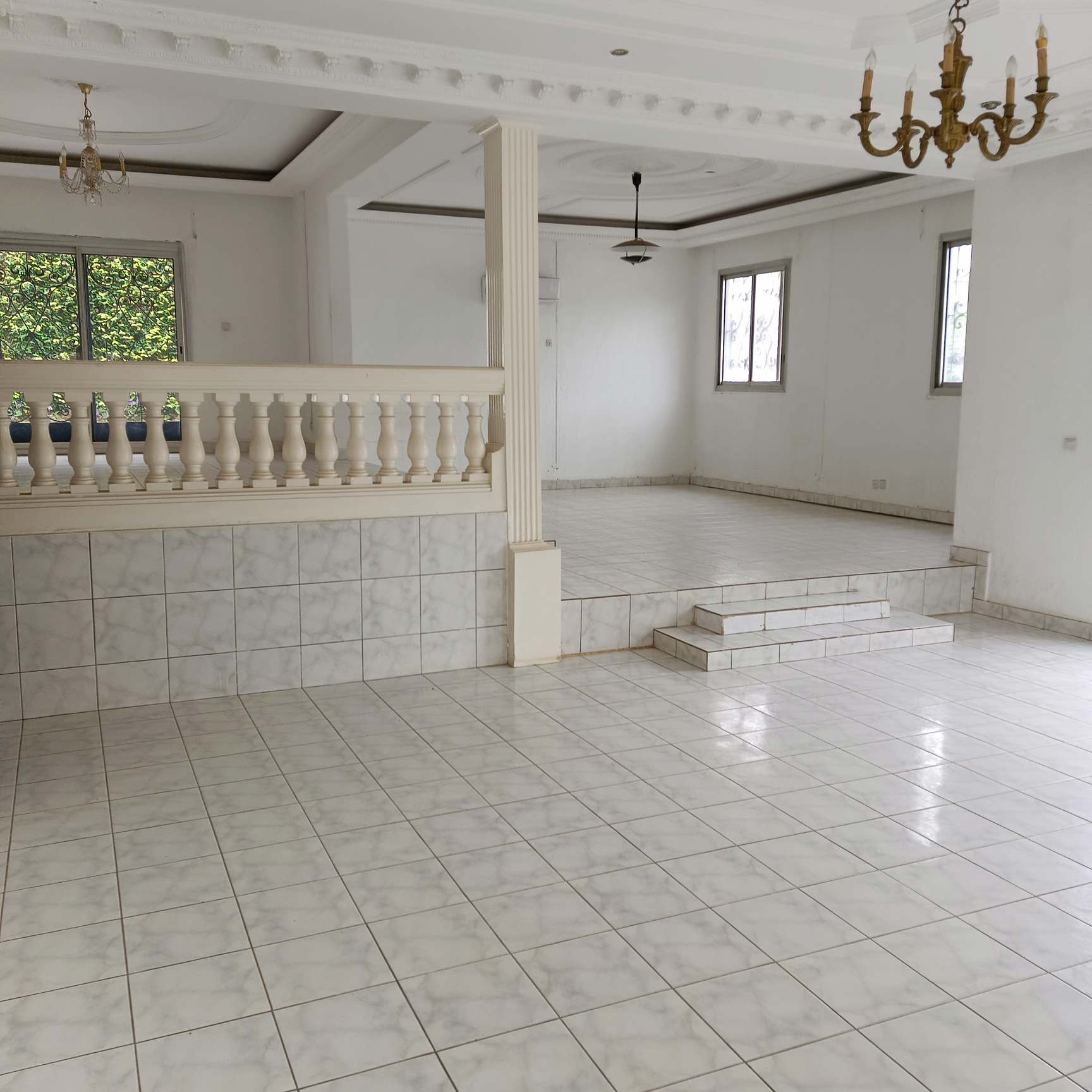 Bureau à louer à Yaoundé, Bastos, Dragage - 1000 m2 - 2 000 000 FCFA