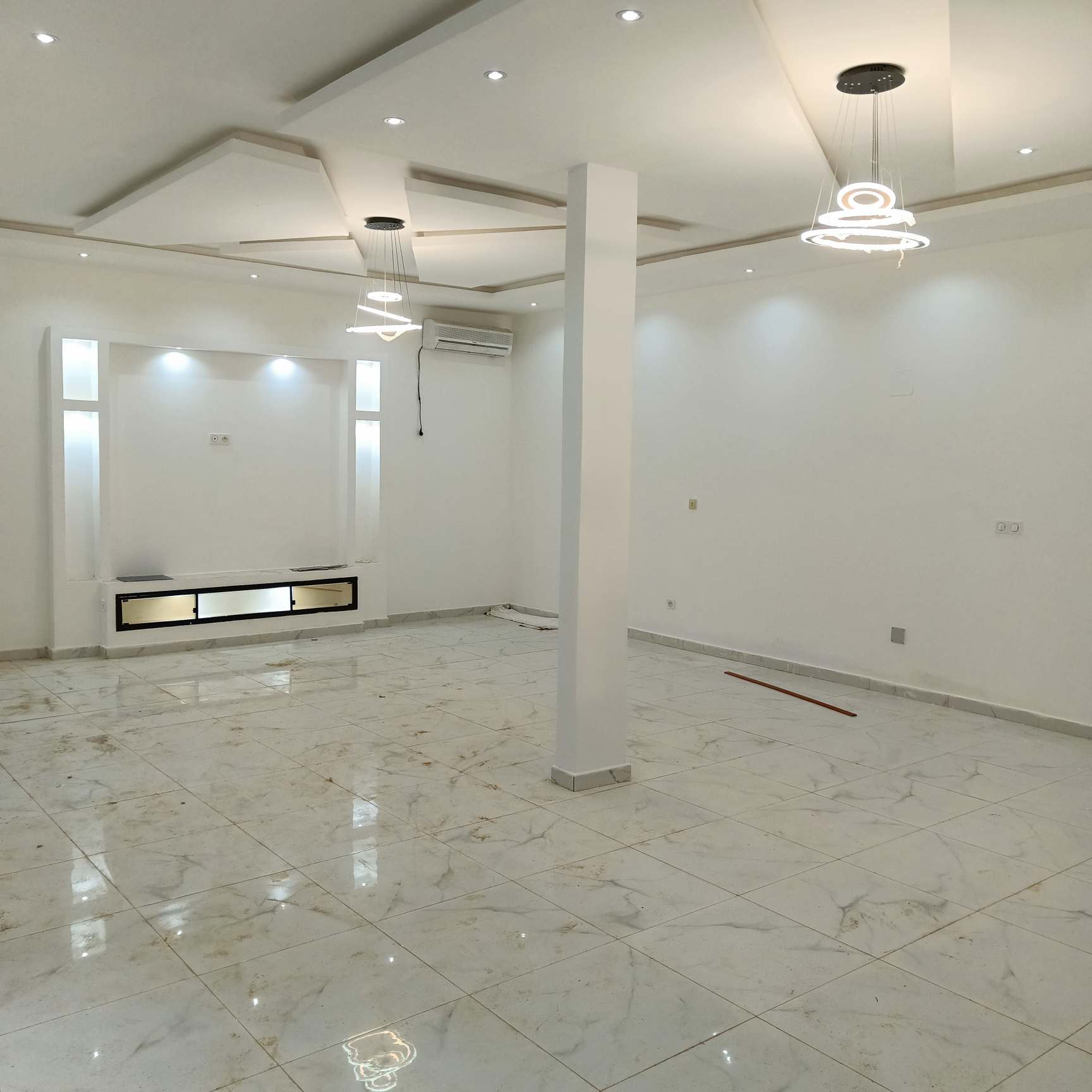 Maison (Duplex) à vendre - Yaoundé, Bastos, Golf (Duplex avec piscine hammam) - 2 salon(s), 4 chambre(s), 5 salle(s) de bains - 350 000 000 FCFA