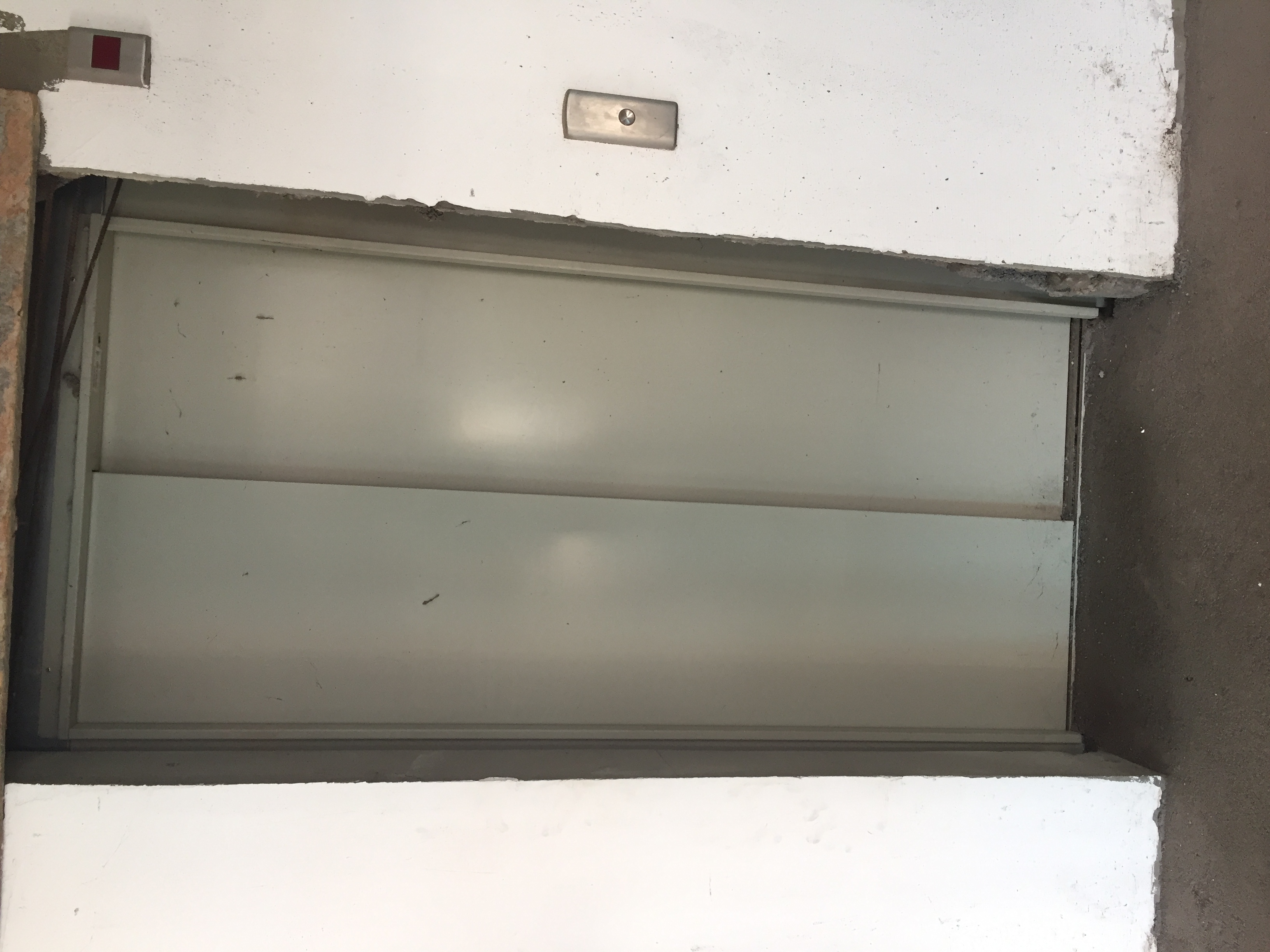 Office to rent at Yaoundé, Bastos, GolF - 160 m2 - 15 000 FCFA