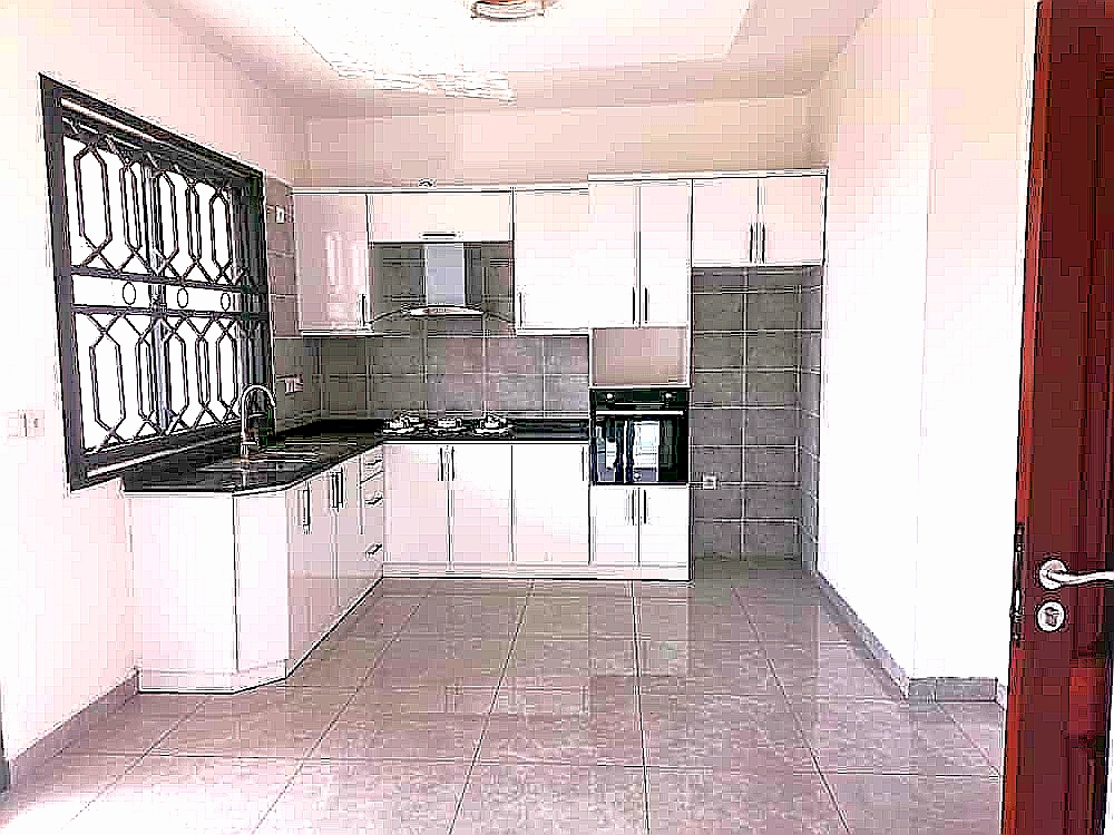 Apartment to rent - Yaoundé, Bastos, Accès goudronné - 2 living room(s), 2 bedroom(s), 3 bathroom(s) - 900 000 FCFA / month