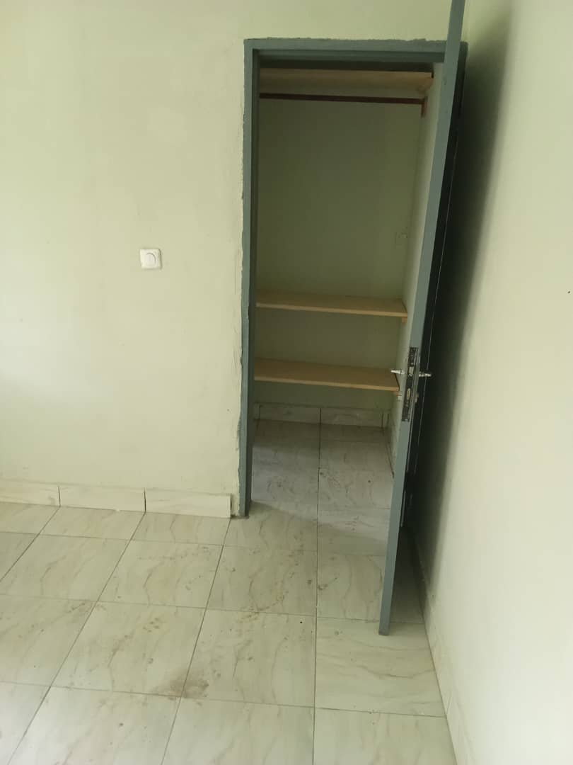 Studio to rent - Douala, Logpom, Adem - 40 000 FCFA / month