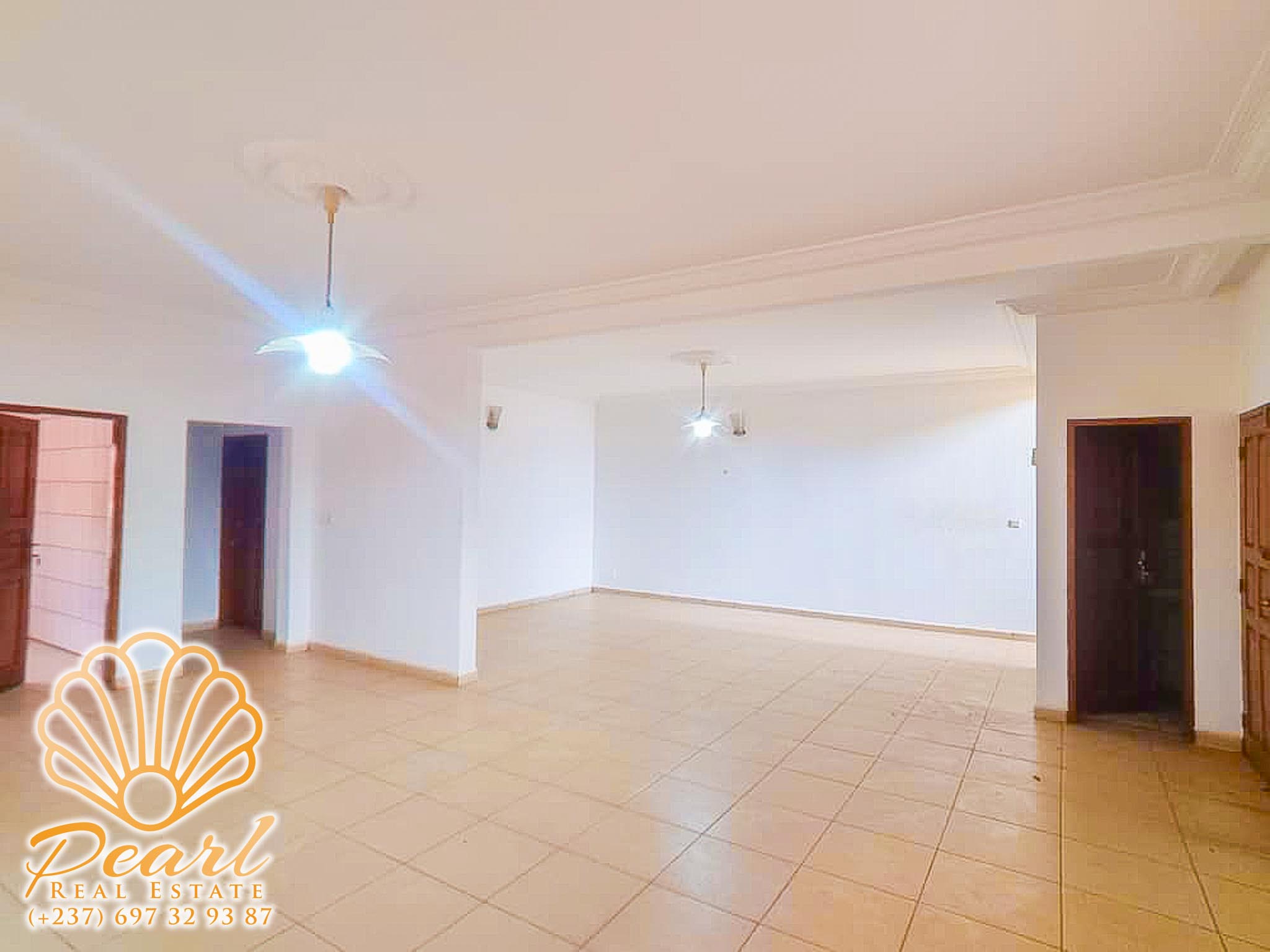 Maison (Villa) à louer - Yaoundé, Emana, Borne fontaine - 2 salon(s), 4 chambre(s), 4 salle(s) de bains - 300 000 FCFA / mois