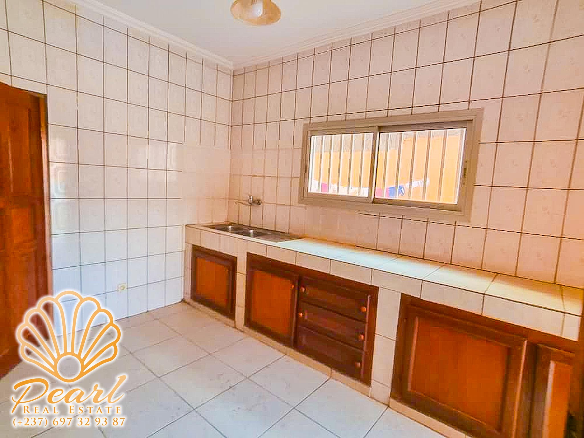 Maison (Villa) à louer - Yaoundé, Emana, Borne fontaine - 2 salon(s), 4 chambre(s), 4 salle(s) de bains - 300 000 FCFA / mois